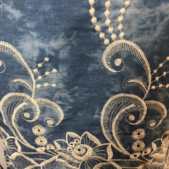 Host Pick!! Blue & Ivory Embroidered Top USA made - Picture 5 of 6